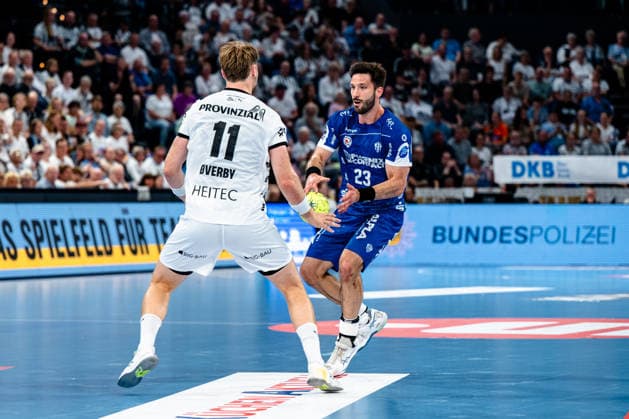 07.06.2026, xdobgx, Handball Daikin HBL, THW Kiel - TBV Lemgo Lippe v.l. Petter Overby (Kiel, 11), Tim Suton (TBV Lemgo Lippe, 23) am Ball, plays the ball