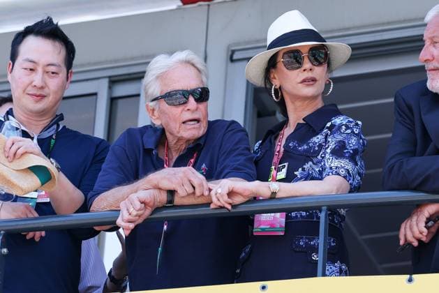 Michael Douglas und Catherine Zeta-Jones in der Boxengasse, Rennen, Grosser Preis von Monaco, Motorsport, Herren, Formel 1, 07.06.2026 Monte Carlo Monaco MCO