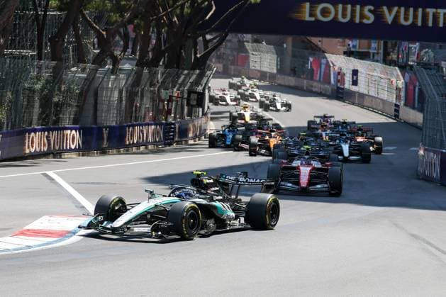 Start, Kimi Antonelli (Mercedes-AMG Petronas 12), Lewis Hamilton (Scuderia Ferrari HP 44), Charles Leclerc (Scuderia Ferrari HP 16), Rennen, Grosser Preis von Monaco, Motorsport, Herren, Formel 1, 07.06.2026 Monte Carlo Monaco MCO