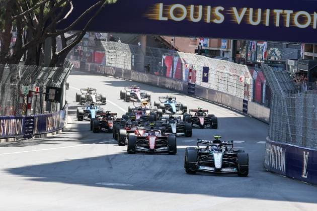Start, Kimi Antonelli (Mercedes-AMG Petronas 12), Lewis Hamilton (Scuderia Ferrari HP 44), Charles Leclerc (Scuderia Ferrari HP 16), Rennen, Grosser Preis von Monaco, Motorsport, Herren, Formel 1, 07.06.2026 Monte Carlo Monaco MCO