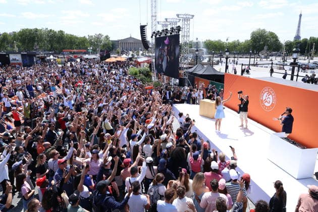 Mirra Andreeva Photocall - Paris Mirra Andreeva poses with the Coupe Suzanne Lenglen trophy during a photocall after her victory over Maja Chwalinska in the Women’s Singles Final match of the 2026 French Open Tennis tournament on Place de la Concorde on June 07, 2026 in Paris, France. Photo by Jerome Domine ABACAPRESS.COM Paris France  Copyright: xDominexJerome ABACAx