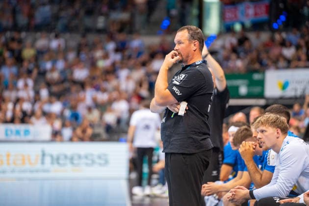 Handball I Herren I Saison 2025-2026 I Bundesliga I 34. Spieltag I TVB Stuttgart - HC Erlangen I 07.06.2026 Misha Kaufmann (Trainer, TVB Stuttgart) nachdenklich unzufrieden Stuttgart Porsche Arena Baden-Württemberg Deutschland