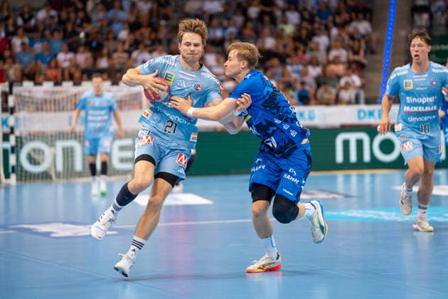 Handball I Herren I Saison 2025-2026 I Bundesliga I 34. Spieltag I TVB Stuttgart - HC Erlangen I 07.06.2026 Christopher Bissel (21, HC Erlangen) verteidigt von Linus Schmid (18, TVB Stuttgart) Stuttgart Porsche Arena Baden-Württemberg Deutschland