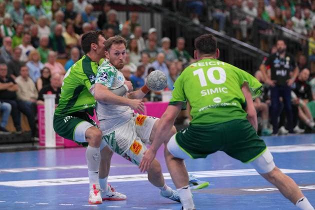 Albin Lagergren ( 21 Magedeburg ) Josip Simic ( 10 Wetzlar ) Jona Schoch ( 22 Wetzlar ) during the Daikin Handball-Bundesliga match between HSG Wetzlar and SC Magdeburg at Buderus Arena Wetzlar.  Copyright: xJuliaxKneisslx xSPPx Sportspressphoto_SPR162878