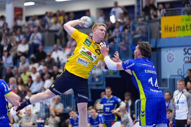 07.06.2026, xydrx, Handball, 1.HBL, VfL Gummersbach - Rhein-Neckar Löwen, Schwalbe-Arena: Haukur Thrastarson (Rhein-Neckar Loewen, 25) im Zweikampf gegen Teitur Einarsson (VfL Gummersbach, 14)