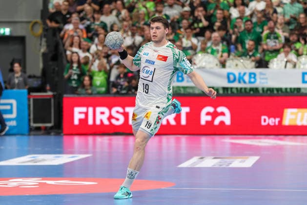07.06.2026, xgox, Handball - Daikin HBL HSG Wetzlar - SC Magdeburg emspor, v.l. Elvar Oern Jonsson (Magdeburg, 19) am Ball, plays the ball Wetzlar