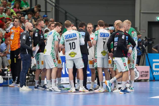 07.06.2026, xgox, Handball - Daikin HBL HSG Wetzlar - SC Magdeburg emspor, v.l. Magdeburg während der Auszeit Wetzlar