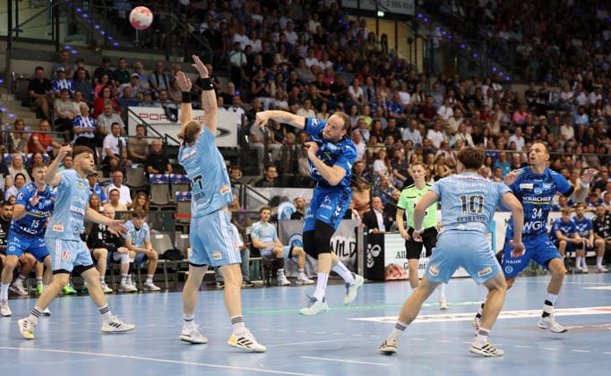 Stuttgart , Handball TVB Stuttgart VS HC Erlangen, Lenny Rubin (TVB, Mitte)