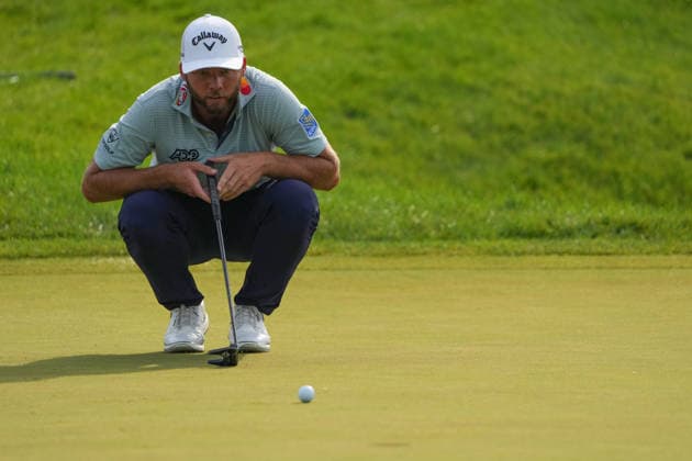DUBLIN, OH - JUNE 07: Sam Burns of the United States lines up his putt on the 14th green during third round of the Memorial Tournament on June 07, 2026 at the Muirfield Village Golf Club in Dublin, Ohio. (Photo by Jason Mowry Icon Sportswire) GOLF: JUN 07 PGA, Golf Herren the Memorial Tournament presented by Workday EDITORIAL USE ONLY Icon260607014