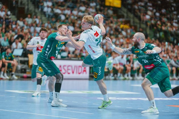 Niclas Benedict Heitkamp (TSV GWD Minden, 23) attempt on goal SC DHfK Leipzig - TSV GWD Minden. Bundesliga, Herren Handball, 25 26, GER, Leipzig, Quarterback Immobilien Arena, Round 34 Leipzig Quarterback Immobilien Arena Sachsen GER Copyright: xBillmanxDubex