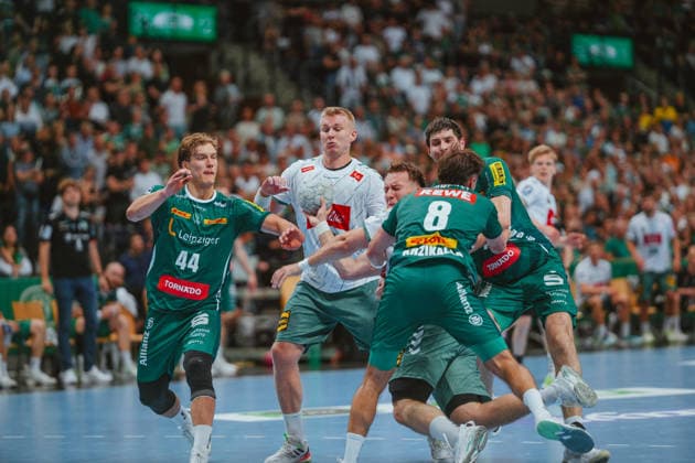 Lucas Krzikalla (SC DHfK Leipzig, 8) tackle SC DHfK Leipzig - TSV GWD Minden. Bundesliga, Herren Handball, 25 26, GER, Leipzig, Quarterback Immobilien Arena, Round 34 Leipzig Quarterback Immobilien Arena Sachsen GER Copyright: xBillmanxDubex