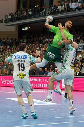 07.06.2026, xovx, Handball Daikin Handball-Bundesliga, HSG Wetzlar - SC Magedeburg v.l. Elvar Örn Jonsson (SC Magdeburg), Philipp Ahouansou (HSG Wetzlar), Oscar Bergendahl (SC Magdeburg) Wetzlar Buderus Arena Hessen Deutschland (DE)
