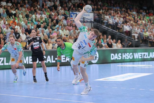 07.06.2026, xtgx, Handball, Daikin HBL, HSG Wetzlar - SC Magdeburg v.l. Manuel Zehnder (Magdeburg, 8) wirft Tor, Torschuetze, erzielt Tor, Treffer, scores the goal Siebenmeter Wetzlar