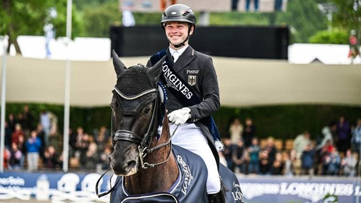 Balve Optimum am Sonntag 7. Juni ** NUR FÜR REDAKTIONELLE ZWECKE ** EDITORIAL USE ONLY **<p>Siegerehrung bei den Deutschen Meisterschaften Dressur Grand Prix Kür 2026 am Sonntag, 7. Juni 2026 in Balve Optimum in Balve. . Copyright: SvenjaxHanusch