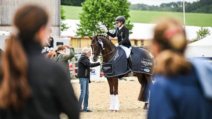 Balve Optimum am Sonntag 7. Juni ** NUR FÜR REDAKTIONELLE ZWECKE ** EDITORIAL USE ONLY **<p>Siegerehrung bei den Deutschen Meisterschaften Dressur Grand Prix Kür 2026 am Sonntag, 7. Juni 2026 in Balve Optimum in Balve. . Copyright: SvenjaxHanusch