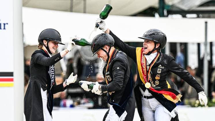 Balve Optimum am Sonntag 7. Juni ** NUR FÜR REDAKTIONELLE ZWECKE ** EDITORIAL USE ONLY **<p>Siegerehrung bei den Deutschen Meisterschaften Dressur Grand Prix Kür 2026 am Sonntag, 7. Juni 2026 in Balve Optimum in Balve. . Copyright: SvenjaxHanusch