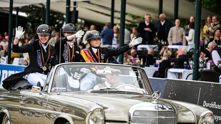 Balve Optimum am Sonntag 7. Juni ** NUR FÜR REDAKTIONELLE ZWECKE ** EDITORIAL USE ONLY **<p>Siegerehrung bei den Deutschen Meisterschaften Dressur Grand Prix Kür 2026 am Sonntag, 7. Juni 2026 in Balve Optimum in Balve. . Copyright: SvenjaxHanusch