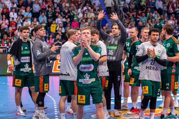 August Pedersen (TSV Hannover-Burgdorf, Nr. 17) (v.l.), TSV Hannover-Burgdorf (grün) gegen MT Melsungen (rot) am 34. Spieltag der Saison 2025 2026 in der DAIKIN Handball-Bundesliga (07.06.2026, ZAG Arena (Hannover, GER),