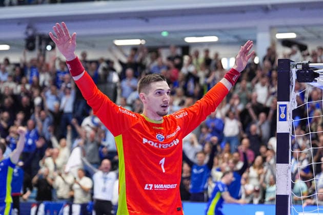 07.06.2026, xydrx, Handball, 1.HBL, VfL Gummersbach - Rhein-Neckar Löwen, Schwalbe-Arena: Dominik Kuzmanovic (VfL Gummersbach, 1) bejubelt seinen gehaltenen sieben Meter und damit den Sieg