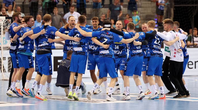 Stuttgart , Handball TVB Stuttgart VS HC Erlangen, die Stuttgarter jubeln über den Sieg