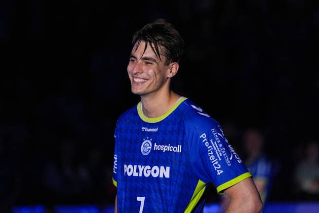 07.06.2026, xydrx, Handball, 1.HBL, VfL Gummersbach - Rhein-Neckar Löwen, Schwalbe-Arena: Julian Koester (VfL Gummersbach, 7) bei seiner Verabschiedung