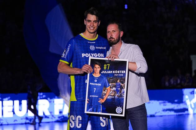 07.06.2026, xydrx, Handball, 1.HBL, VfL Gummersbach - Rhein-Neckar Löwen, Schwalbe-Arena: Julian Koester (VfL Gummersbach, 7) bei seiner Verabschiedung