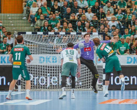 Malte Semisch (TSV GWD Minden, 01) penalty save SC DHfK Leipzig - TSV GWD Minden. Bundesliga, Herren Handball, 25 26, GER, Leipzig, Quarterback Immobilien Arena, Round 34 Leipzig Quarterback Immobilien Arena Sachsen GER Copyright: xBillmanxDubex