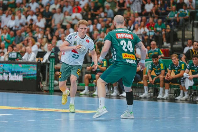 Niclas Benedict Heitkamp (TSV GWD Minden, 23) against Moritz Preuss (SC DHfK Leipzig, 24) SC DHfK Leipzig - TSV GWD Minden. Bundesliga, Herren Handball, 25 26, GER, Leipzig, Quarterback Immobilien Arena, Round 34 Leipzig Quarterback Immobilien Arena Sachsen GER Copyright: xBillmanxDubex