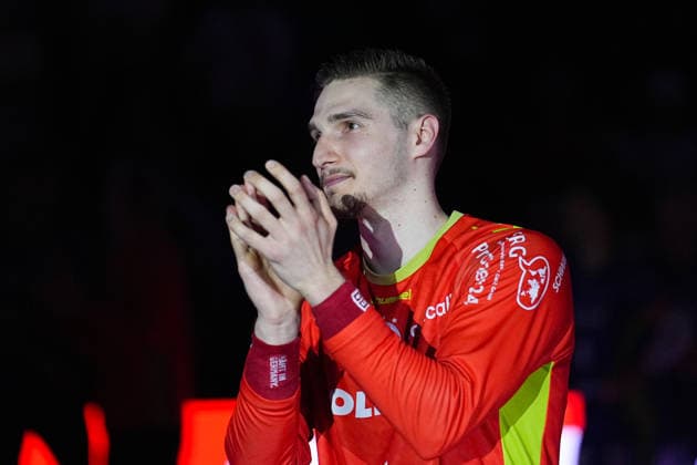 07.06.2026, xydrx, Handball, 1.HBL, VfL Gummersbach - Rhein-Neckar Löwen, Schwalbe-Arena: Dominik Kuzmanovic (VfL Gummersbach, 1) bei seiner Verabschiedung