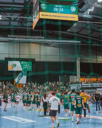 SC DHfK Leipzig team celebrates victory SC DHfK Leipzig 26 - 25 TSV GWD Minden scoreboard SC DHfK Leipzig - TSV GWD Minden. Bundesliga, Herren Handball, 25 26, GER, Leipzig, Quarterback Immobilien Arena, Round 34 Leipzig Quarterback Immobilien Arena Sachsen GER Copyright: xBillmanxDubex