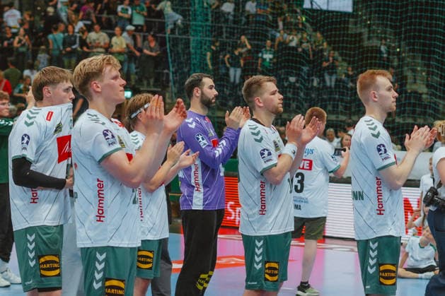 TSV GWD Minden team applauds away fans SC DHfK Leipzig - TSV GWD Minden. Bundesliga, Herren Handball, 25 26, GER, Leipzig, Quarterback Immobilien Arena, Round 34 Leipzig Quarterback Immobilien Arena Sachsen GER Copyright: xBillmanxDubex
