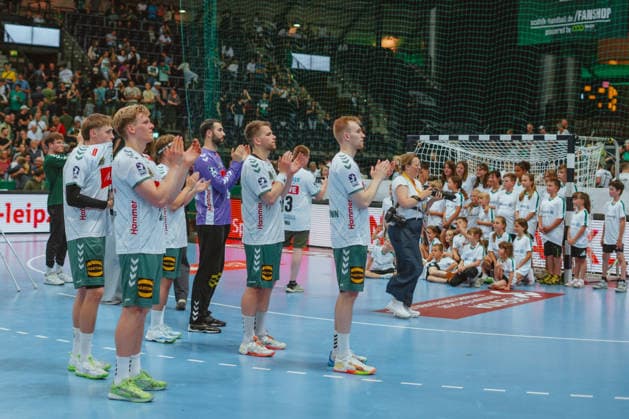 TSV GWD Minden team applauds away fans SC DHfK Leipzig - TSV GWD Minden. Bundesliga, Herren Handball, 25 26, GER, Leipzig, Quarterback Immobilien Arena, Round 34 Leipzig Quarterback Immobilien Arena Sachsen GER Copyright: xBillmanxDubex