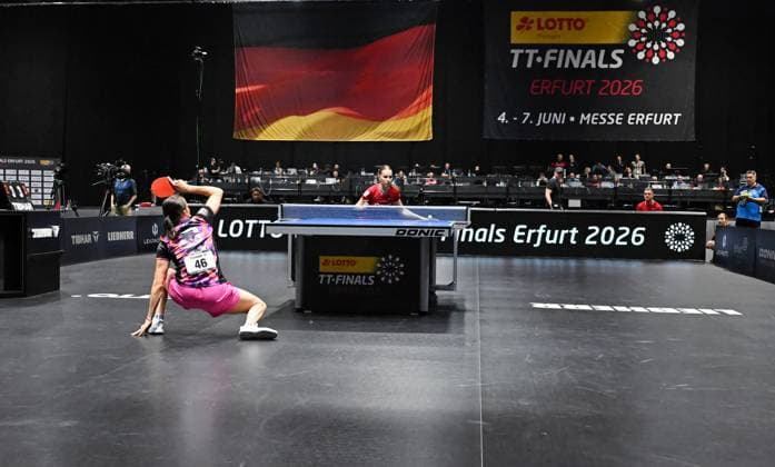 Titelverteidigerin Annett Kaufmann (SV DJK Kolbermoor) gewinnt zum dritten Mal in Folge den Einzeltitel bei den Deutschen Meisterschaften Titelverteidigerin Annett Kaufmann (SV DJK Kolbermoor) gewinnt zum dritten Mal in Folge den Einzeltitel bei den Deutschen Meisterschaften und bezwingt im Finale die zweimalige Meisterin Sabine Winter (TSV Dachau) und verdrückte nach dem Erfolg ein paar Freudentränen - Finaltag der Deutschen Meisterschaften der Damen und Herren am 7. Juni 2026 in der Messe Erfurt im Rahmen der 3. Deutschen Tischtennis-Finals in Erfurt. Erfurt Messe Erfurt Thüringen Deutschland