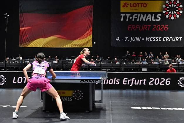 Titelverteidigerin Annett Kaufmann (SV DJK Kolbermoor) gewinnt zum dritten Mal in Folge den Einzeltitel bei den Deutschen Meisterschaften Titelverteidigerin Annett Kaufmann (SV DJK Kolbermoor) gewinnt zum dritten Mal in Folge den Einzeltitel bei den Deutschen Meisterschaften und bezwingt im Finale die zweimalige Meisterin Sabine Winter (TSV Dachau) und verdrückte nach dem Erfolg ein paar Freudentränen - Finaltag der Deutschen Meisterschaften der Damen und Herren am 7. Juni 2026 in der Messe Erfurt im Rahmen der 3. Deutschen Tischtennis-Finals in Erfurt. Erfurt Messe Erfurt Thüringen Deutschland