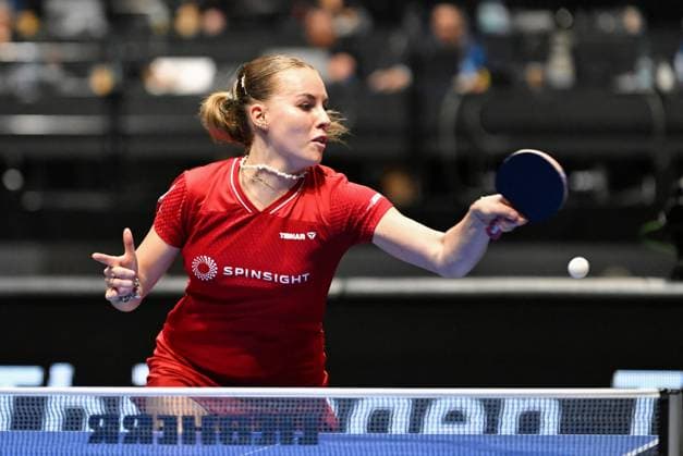 Titelverteidigerin Annett Kaufmann (SV DJK Kolbermoor) gewinnt zum dritten Mal in Folge den Einzeltitel bei den Deutschen Meisterschaften Titelverteidigerin Annett Kaufmann (SV DJK Kolbermoor) gewinnt zum dritten Mal in Folge den Einzeltitel bei den Deutschen Meisterschaften und bezwingt im Finale die zweimalige Meisterin Sabine Winter (TSV Dachau) und verdrückte nach dem Erfolg ein paar Freudentränen - Finaltag der Deutschen Meisterschaften der Damen und Herren am 7. Juni 2026 in der Messe Erfurt im Rahmen der 3. Deutschen Tischtennis-Finals in Erfurt. Erfurt Messe Erfurt Thüringen Deutschland