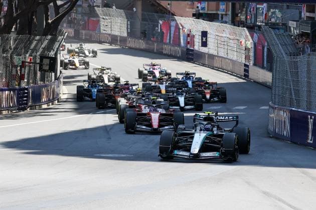 Start, Kimi Antonelli (Mercedes-AMG Petronas 12), Lewis Hamilton (Scuderia Ferrari HP 44), Charles Leclerc (Scuderia Ferrari HP 16), Rennen, Grosser Preis von Monaco, Motorsport, Herren, Formel 1, 07.06.2026 Monte Carlo Monaco MCO