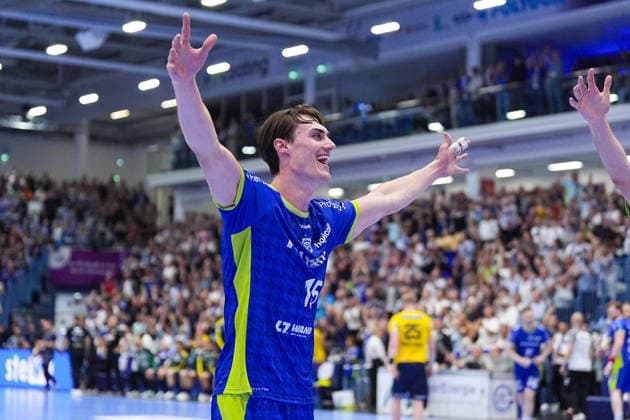 07.06.2026, xydrx, Handball, 1.HBL, VfL Gummersbach - Rhein-Neckar Löwen, Schwalbe-Arena: JMiro Schluroff (VfL Gummersbach, 15) bejubelt den Sieg