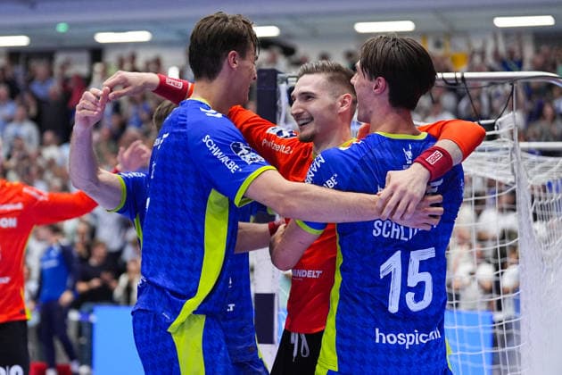 07.06.2026, xydrx, Handball, 1.HBL, VfL Gummersbach - Rhein-Neckar Löwen, Schwalbe-Arena: Julian Koester (VfL Gummersbach, 7) und Dominik Kuzmanovic (VfL Gummersbach, 1) Miro Schluroff (VfL Gummersbach, 15) bejubeln den Sieg