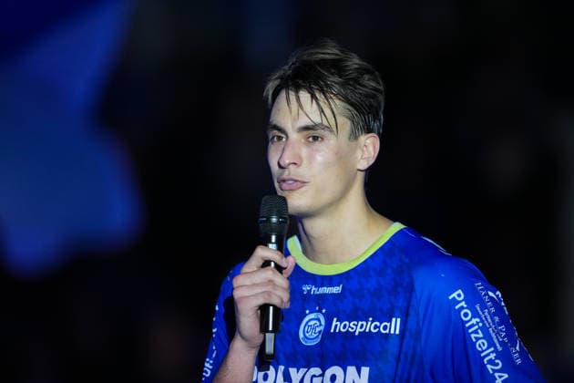 07.06.2026, xydrx, Handball, 1.HBL, VfL Gummersbach - Rhein-Neckar Löwen, Schwalbe-Arena: Julian Koester (VfL Gummersbach, 7) bei seiner Verabschiedung
