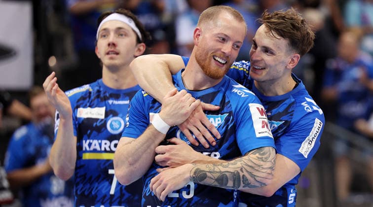 Stuttgart , Handball TVB Stuttgart VS HC Erlangen, vorn v.l. Patrick Zieker, Max Häfner (TVB)