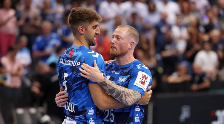 Stuttgart , Handball TVB Stuttgart VS HC Erlangen, v.l. Antonio Seradilla, Patrick Zieker (TVB)