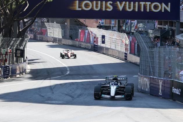 Kimi Antonelli (Mercedes-AMG Petronas 12) fuehrt das Rennen an, gefolgt. von Lewis Hamilton (Scuderia Ferrari HP 44), Rennen, Grosser Preis von Monaco, Motorsport, Herren, Formel 1, 07.06.2026 Monte Carlo Monaco MCO