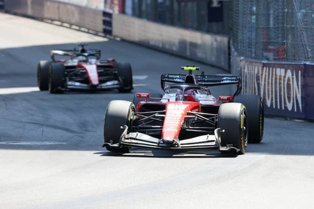 Lewis Hamilton (Scuderia Ferrari HP 44) gefolgt von Charles Leclerc (Scuderia Ferrari HP 16), Rennen, Grosser Preis von Monaco, Motorsport, Herren, Formel 1, 07.06.2026 Monte Carlo Monaco MCO