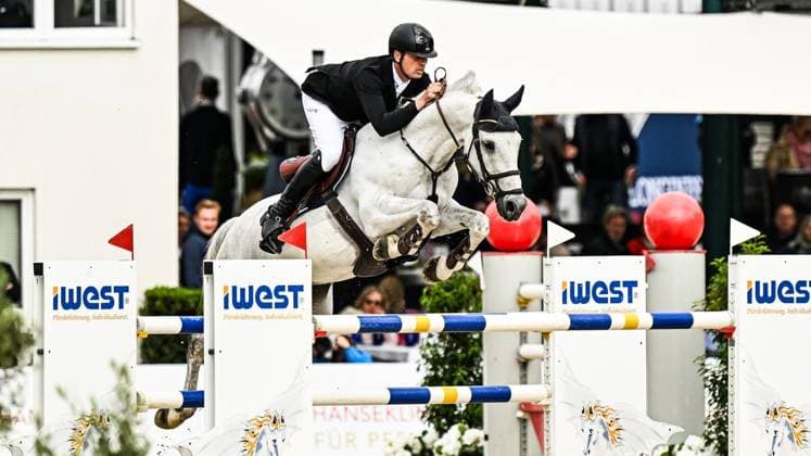 Balve Optimum am Sonntag 7. Juni ** NUR FÜR REDAKTIONELLE ZWECKE ** EDITORIAL USE ONLY **<p>Jens Baackmann auf Zealand bei der Deutschen Meisterschaft der Springreiter am Sonntag, 7. Juni 2026 in Balve Optimum in Balve. . Copyright: SvenjaxHanusch