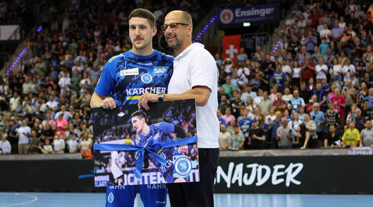 Stuttgart , Handball TVB Stuttgart VS HC Erlangen, Verabschiedung, v.l. Ivan Snajder und Jürgen Schweikardt (Geschäftsführer TVB)