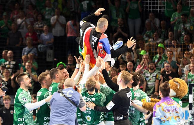 Torwart Dejan Milosavljev wird verabschiedet und gefeiert Handball HBL Bundesliga Herren 34. Spieltag Saison 2025 2026 07.06.2026 Füchse Berlin vs SG Flensburg Handewitt