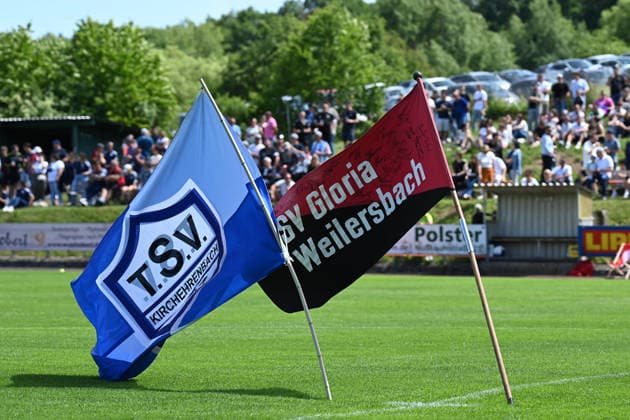 07.06.2026 - Fussball - Saison 2025 2026 - Testspiel Freundschaftsspiel Vorbereitungsspiel : SV Gloria Weilersbach - TSV Germania Kirchehrenbach - LuPf - xluxpfx - Wappen Logo Emblem Fahnen