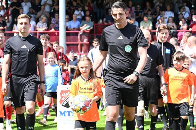 07.06.2026 - Fussball - Saison 2025 2026 - Testspiel Freundschaftsspiel Vorbereitungsspiel : SV Gloria Weilersbach - TSV Germania Kirchehrenbach - LuPf - xluxpfx - Deniz Aytekin ( Schiedsrichter ) Einlauf