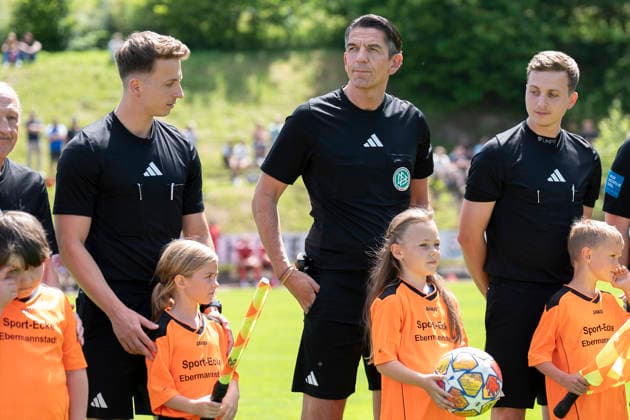 07.06.2026 - Fussball - Saison 2025 2026 - Testspiel Freundschaftsspiel Vorbereitungsspiel : SV Gloria Weilersbach - TSV Germania Kirchehrenbach - LuPf - xluxpfx - Deniz Aytekin ( Schiedsrichter ) in der Mitte
