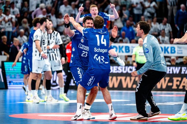 07.06.2026, xdobgx, Handball Daikin HBL, THW Kiel - TBV Lemgo Lippe v.l. Tim Suton (TBV Lemgo Lippe, 23), Bobby Schagen (TBV Lemgo Lippe, 14), Constantin Möstl (TBV Lemgo Lippe, 1) Jubel ueber den Sieg, Jubel nach Spielende Kiel